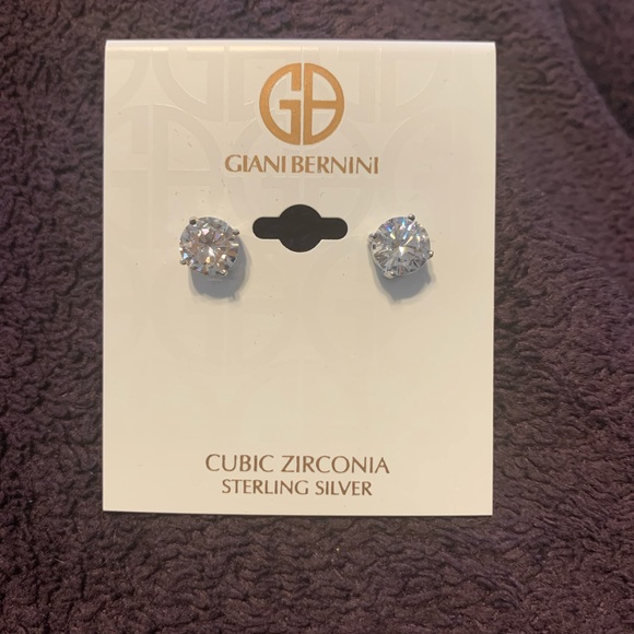 Diamond 8MM Round CZ Studs - Picture 1 of 2